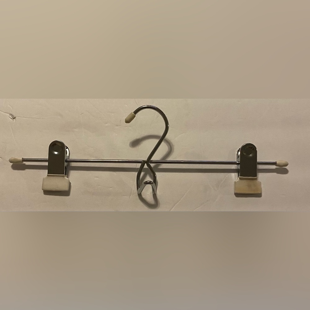 Set of 6 Vintage hangers